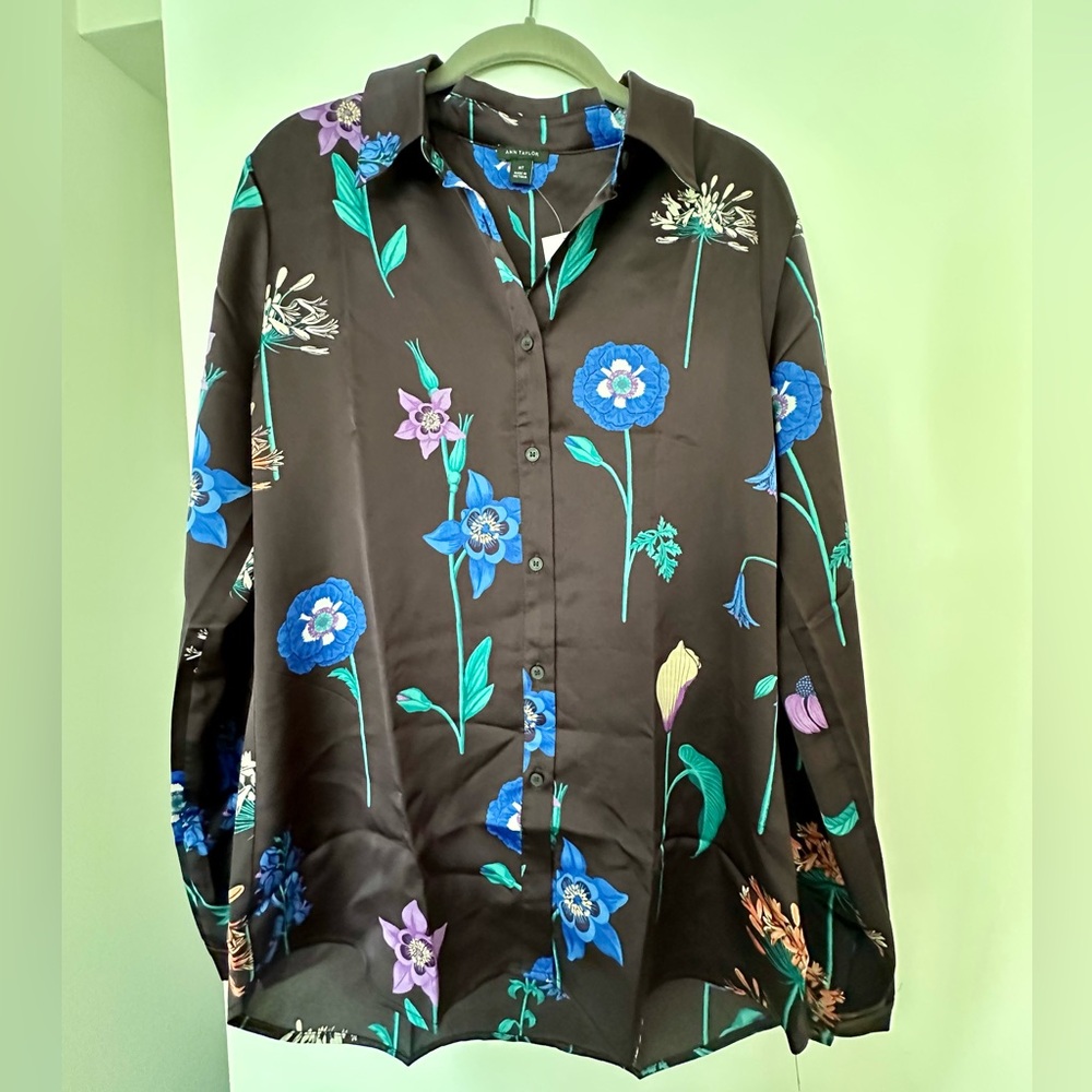 **NWT** Ann Taylor Botanical Fitted Button Down (Tall)